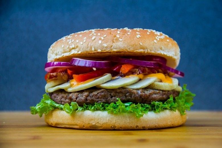 Un restaurant McDonald's place de la Nation