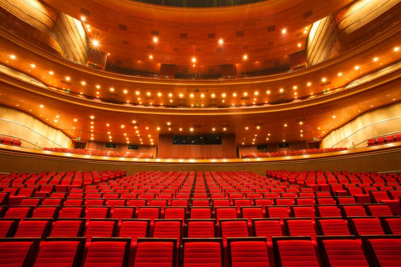 Une salle de spectacle et une seconde d'escalade pour compléter l'offre de loisirs